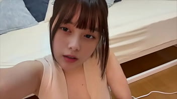 オイルマッサージしてたらどんどん手がおまんこに伸びてそのままオナニーしてしまってイキまくりました