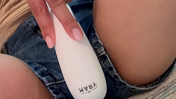 オイルマッサージしてたらどんどん手がおまんこに伸びてそのままオナニーしてしまってイキまくりました