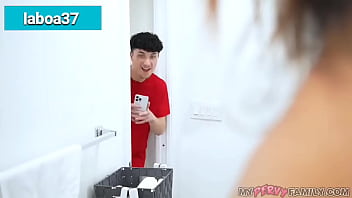 سكس مترجم عربي العمة المثيرة تكتشف ان أحدهم يتجسس عليها ويشم ملابسها الداخليه