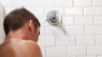 Girls get out of control in bathroom