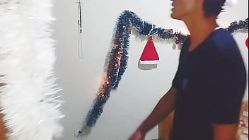 Convidei o inquelino para ir na ceia de natal e transamos muito