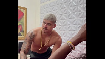 Minha esposa saiu pra trabalhar eu e meu irmão não resistimos e comemos minha enteada novinha de 18 anos