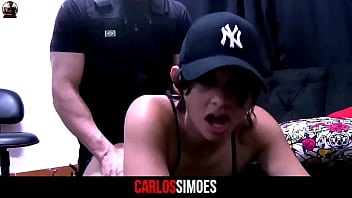 Meu amigo polícial dotado gostoso safado meteu seu pauzão grosso até no meu cuzinho