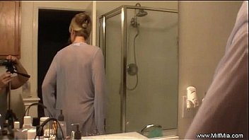 Bathtime for milf mia