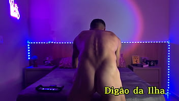 Bastidores tatuada gostosa mamando e passando óleo *completo no sheer e no red*