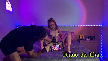 Bastidores tatuada gostosa mamando e passando óleo *completo no sheer e no red*