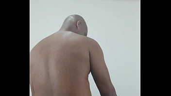 No sofá com safado comendo eu e amiga