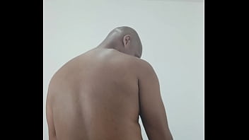 No sofá com safado comendo eu e amiga