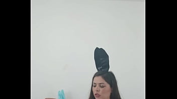 No sofá com safado comendo eu e amiga