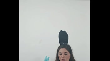 No sofá com safado comendo eu e amiga