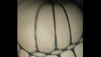 Amateur girl with huge ass likes it doggy