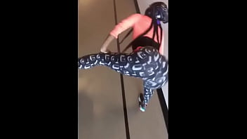 My b shaking ass at the gym