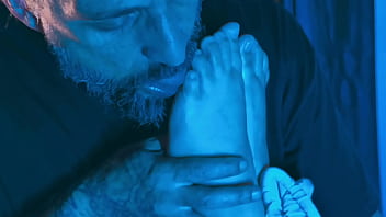 I am craving for pussy and feet attention