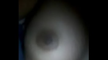 Me muestra sus senos