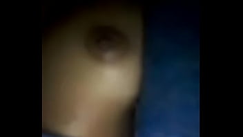 Me muestra sus senos