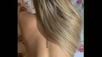 Enrabando a loirinha novinha vagabunda de quatro