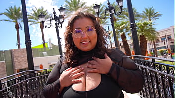 Rising bbw star looking stunning in las vegas