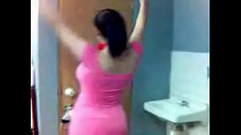 Arab busty slut in dirty dance showing boobs and shake her ass