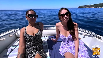 Hellolimoon and elektra belles coquines se font poutrer en mer