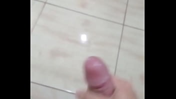 Batendo uma no banhero Batendo uma no banhero