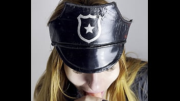 Como não tinha ninguém em casa tive que me divertir sózinha