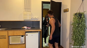 Comi a gostosa da minha cunhada depois que minha esposa saiu pra trabalhar