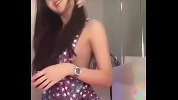 Fajne cycki młodej laski live wpadka