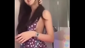 Fajne cycki młodej laski live wpadka