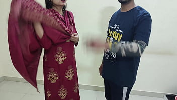 Desisaarabhabhi apne sautele bete ka land chusa aur gand marwai Desisaarabhabhi apne sautele bete ka land chusa aur gand marwai