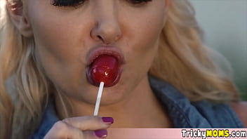 Busty housewife offers her pussy for free