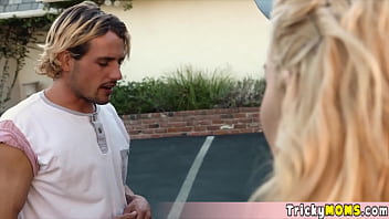 Busty housewife offers her pussy for free