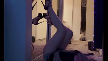 European Stepmom Artemisia Love Showing Her Long Legs In High Heels thumbnail