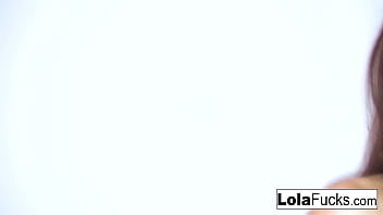 Brunette babe masturbates