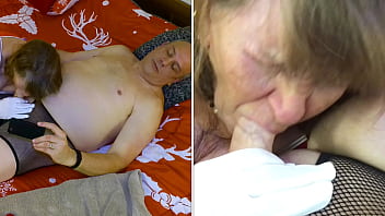 Mature celebrates christmas in july by giving a great blowjob