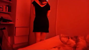 La esposa de mi papá me chupa la verga y se monta encima pov