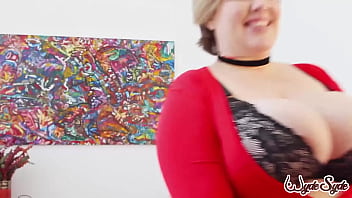 Bunny de la cruz & sara jay kiss each other's lips & pussy labia