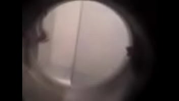 Peladita cambiandose de calzoncito