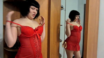 A brunette fucks her cunt with a dildo in front of a mirror homemade