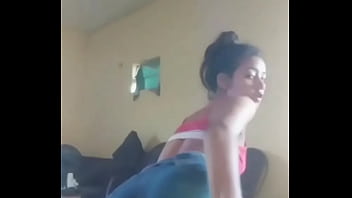 Julia moreninha gostosa rebolando