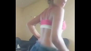 Julia moreninha gostosa rebolando