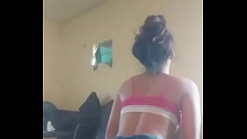 Julia moreninha gostosa rebolando