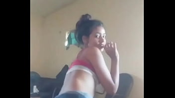 Julia moreninha gostosa rebolando