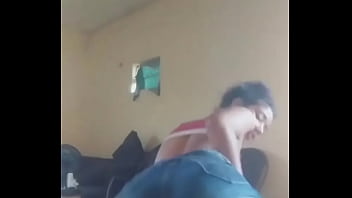 Julia moreninha gostosa rebolando