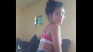 Julia moreninha gostosa rebolando