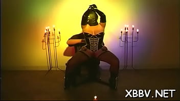 Voluptuous darling is drilling her pie