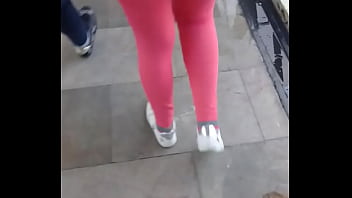 Nalguitas en el metro