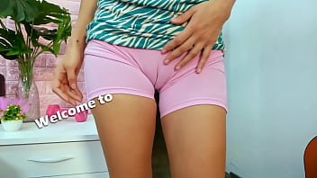 Puffy cameltoe round ass latina babe