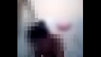 Espiando en el baño