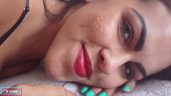 Olha que morena deliciosa se exibindo que delicia