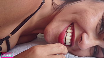 Olha que morena deliciosa se exibindo que delicia